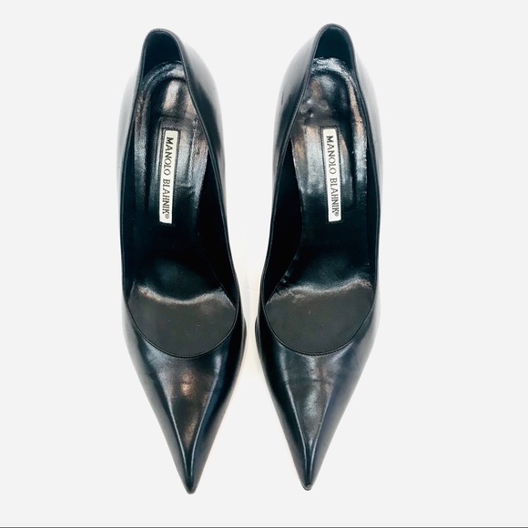 *Classic Black Manolo Blahnik Pumps* - Picture 5 of 11